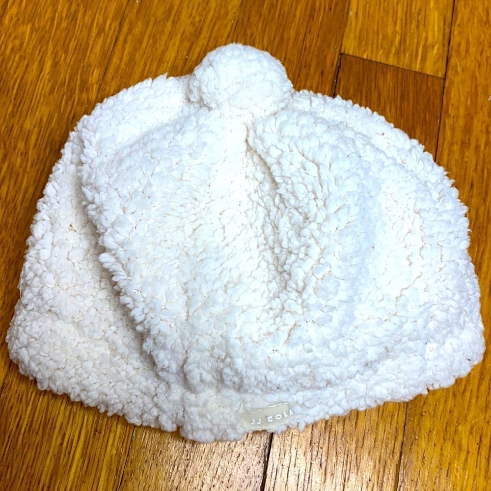 3/$15 Newborn to 6 month Baby Winter Hat ❄️
